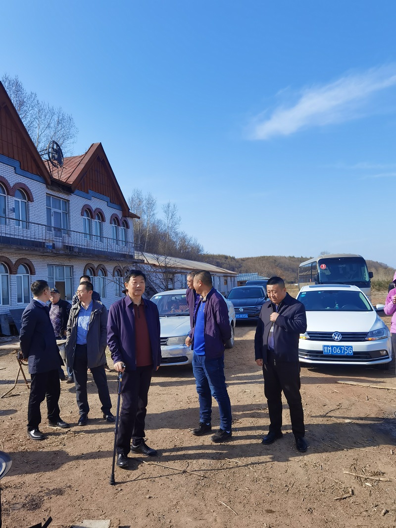 岳氏集團董事長岳平安一行到綏化市四方臺鎮(zhèn)調研考察