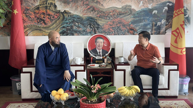 東華禪寺萬(wàn)行法師到訪(fǎng)岳氏集團(tuán)，禪文化與素食產(chǎn)業(yè)碰撞新“火花”